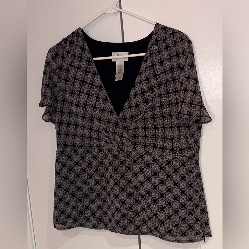Villager short sleeve V-neck blouse. Size 12